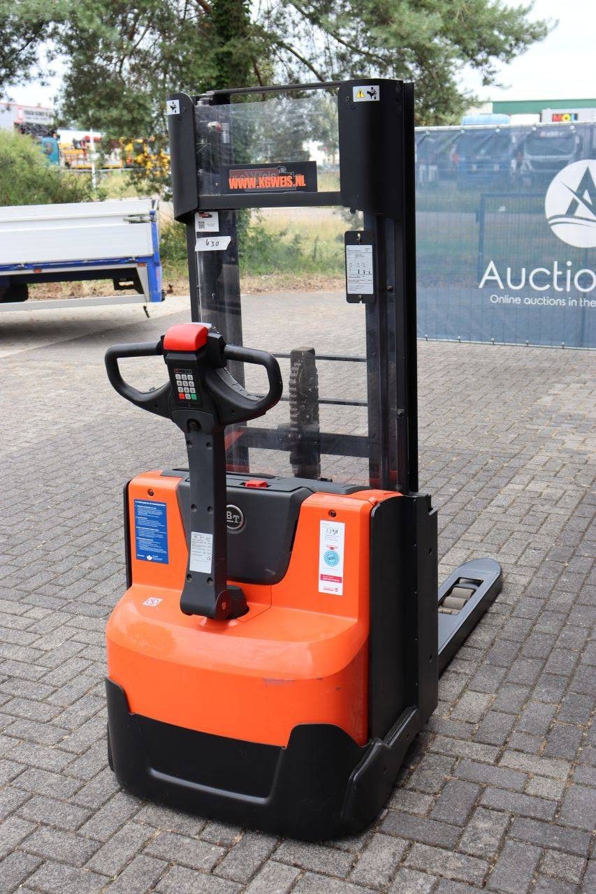 Stacker BT SWE140L Electric 1400kg 2.65m 2015