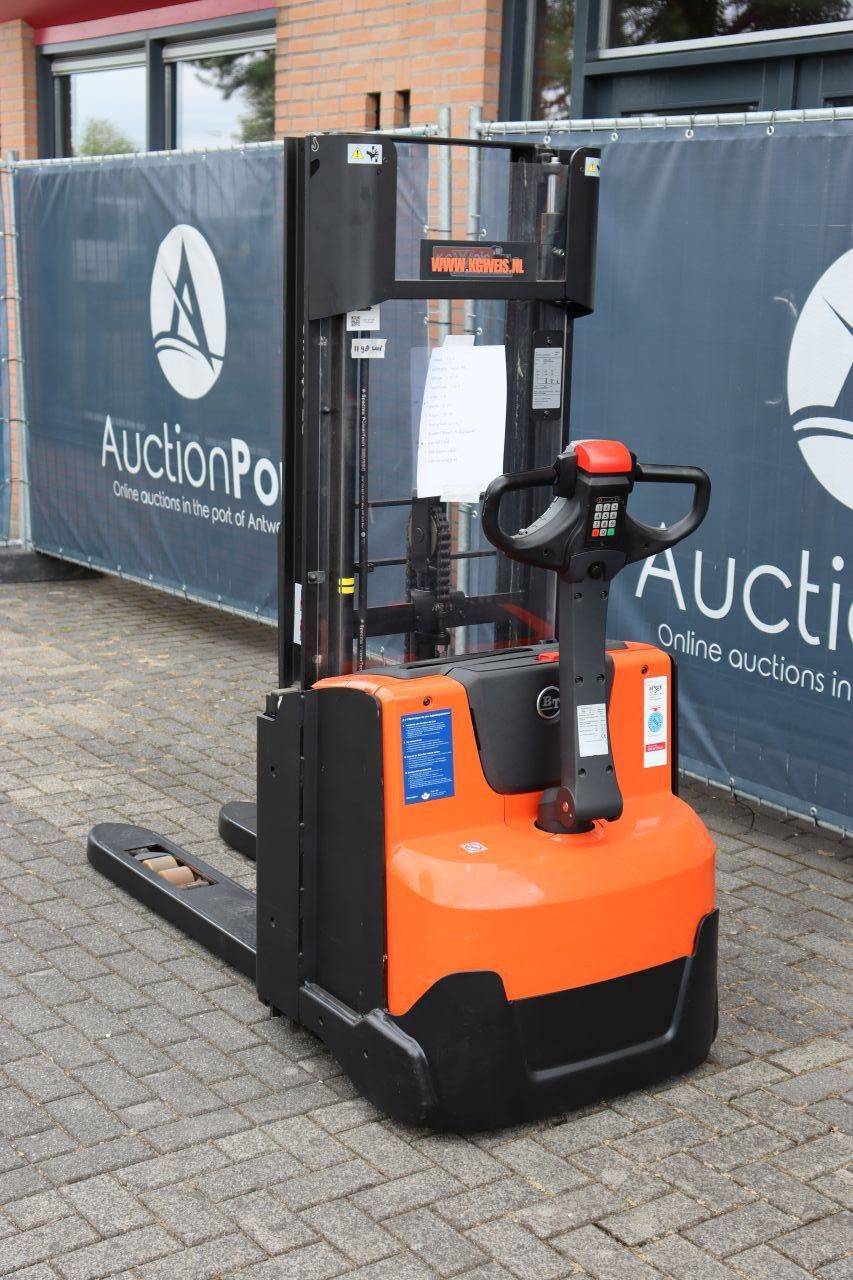 Stacker BT SWE140L Electric 1400kg 2.65m 2015