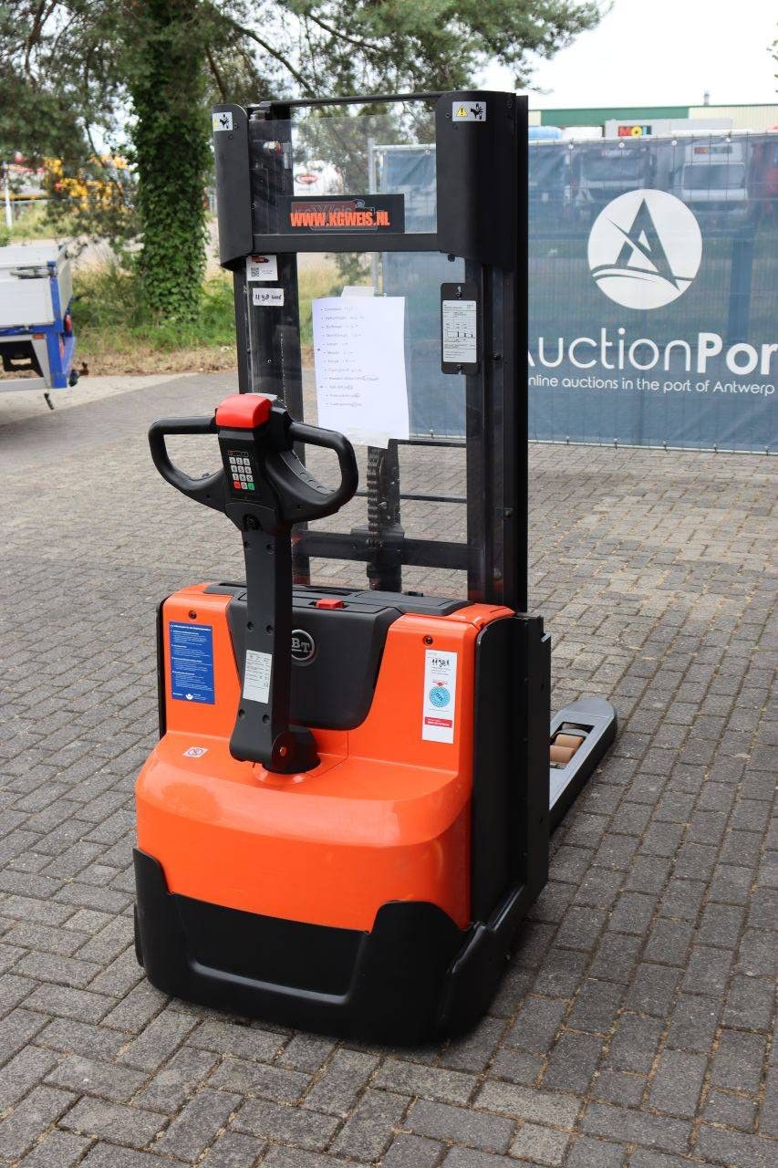 Stacker BT SWE140L Electric 1400kg 2.65m 2015
