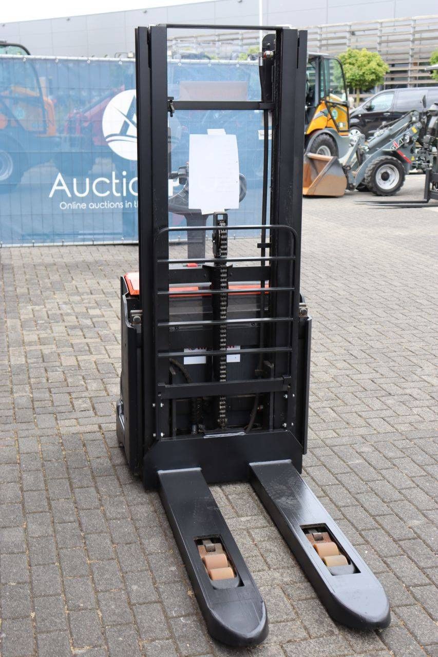 Stacker BT SWE140L Electric 1400kg 2.65m 2015