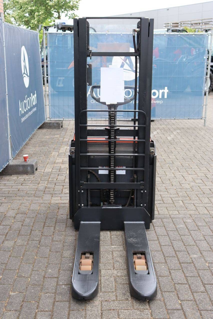 Stacker BT SWE140L Electric 1400kg 2.65m 2015