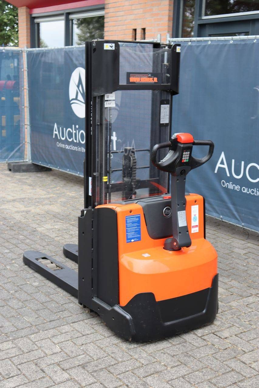 Stacker BT SWE140L Electric 1400kg 2.65m 2015
