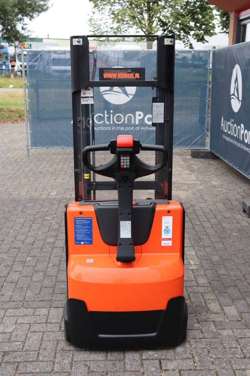 Stacker BT SWE140L Electric 1400kg 2.65m 2015