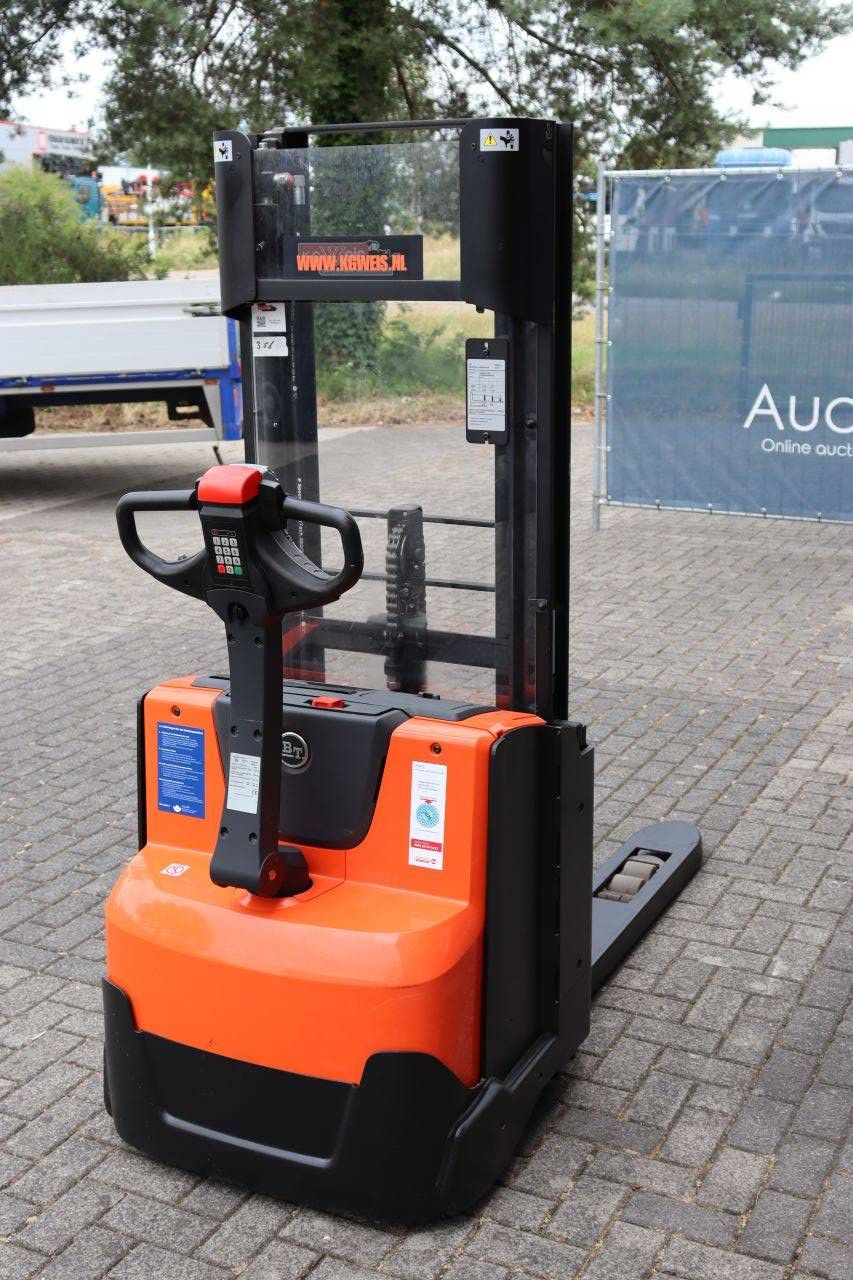 Stacker BT SWE140L Electric 1400kg 2.65m 2015