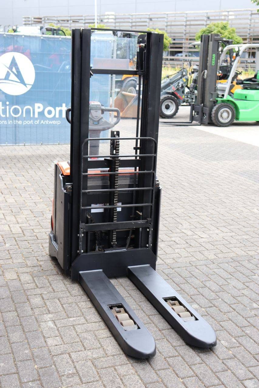 Stacker BT SWE140L Electric 1400kg 2.65m 2015