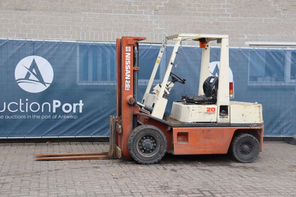 Forklift Nissan EH02A25 Diesel 3000kg 3.0m 1990