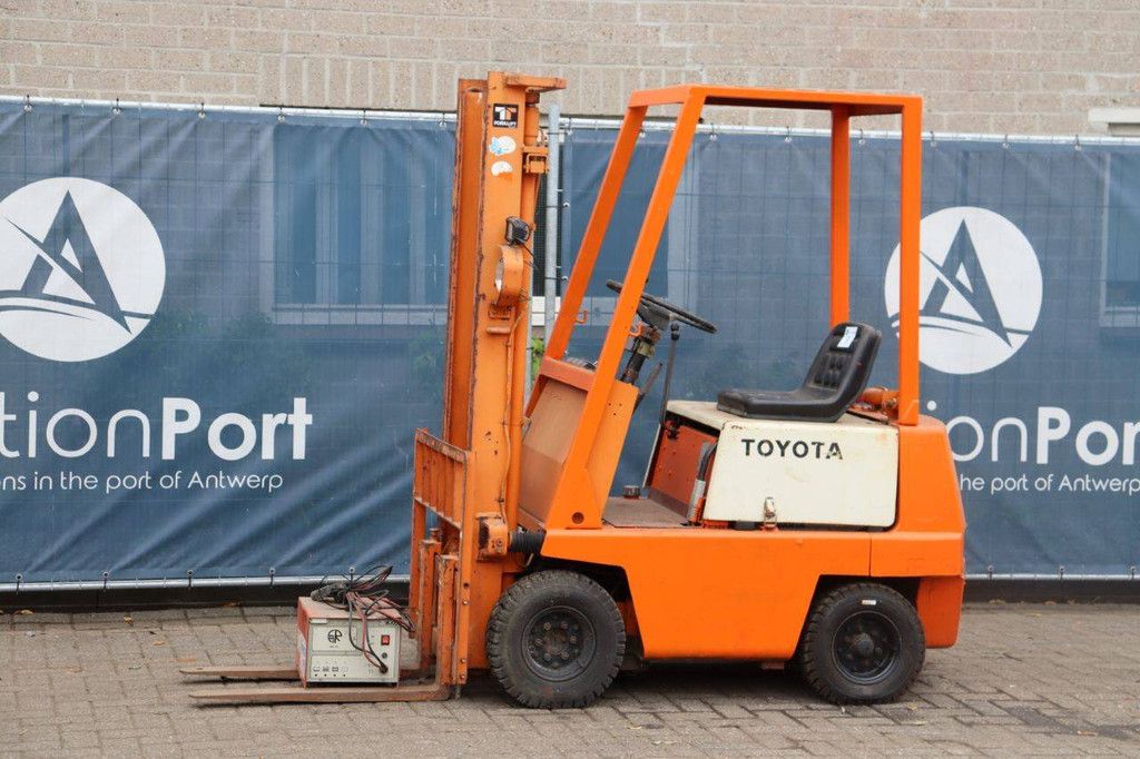 Toyota 2F6L9 Electric Forklift 900kg 3.0m