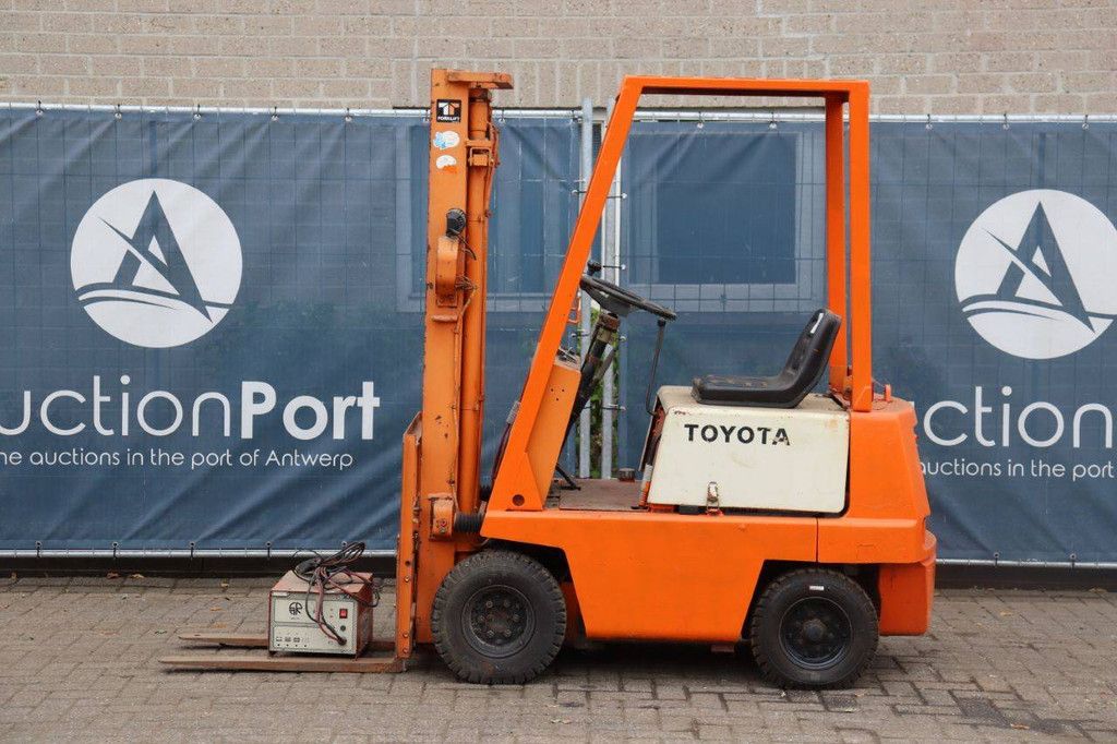 Toyota 2F6L9 Electric Forklift 900kg 3.0m