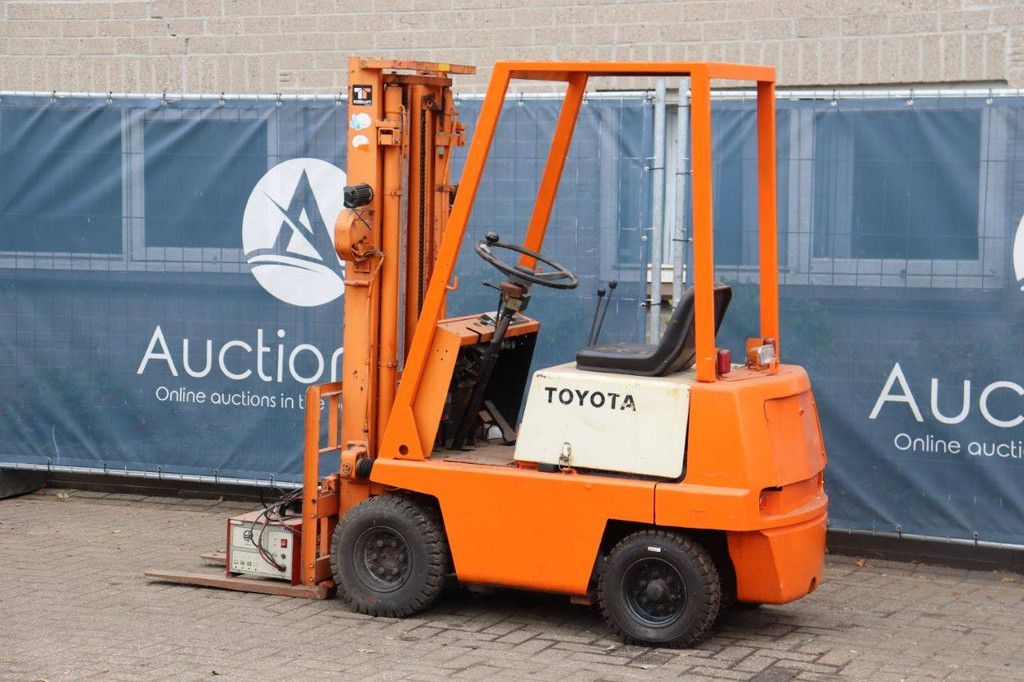 Toyota 2F6L9 Electric Forklift 900kg 3.0m