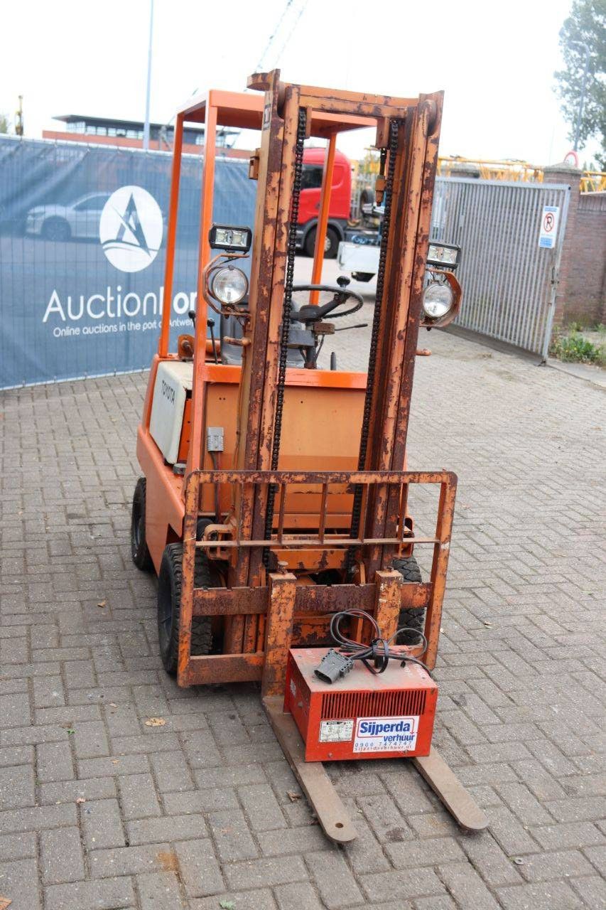 Toyota 2F6L9 Electric Forklift 900kg 3.0m