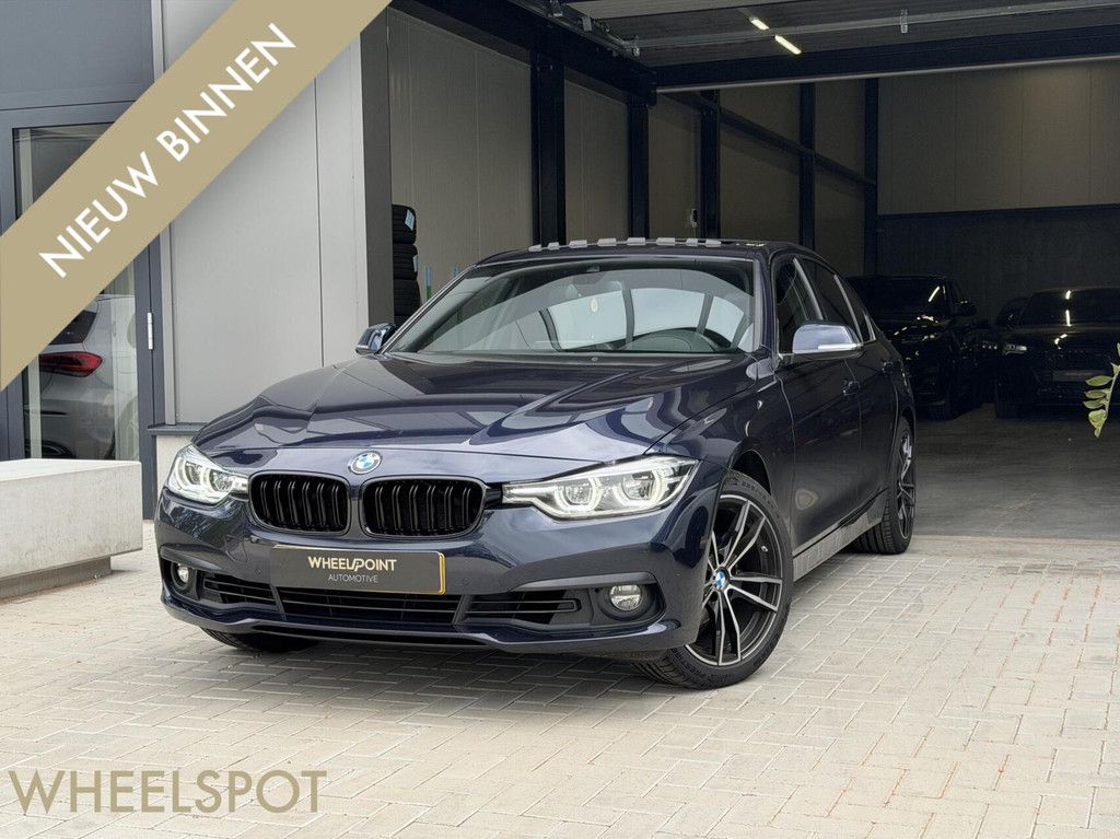 BMW 3-serie 320i High Executive|PANO|Automaat|Camera|Carplay