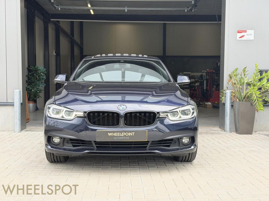 BMW 3-serie 320i High Executive|PANO|Automaat|Camera|Carplay