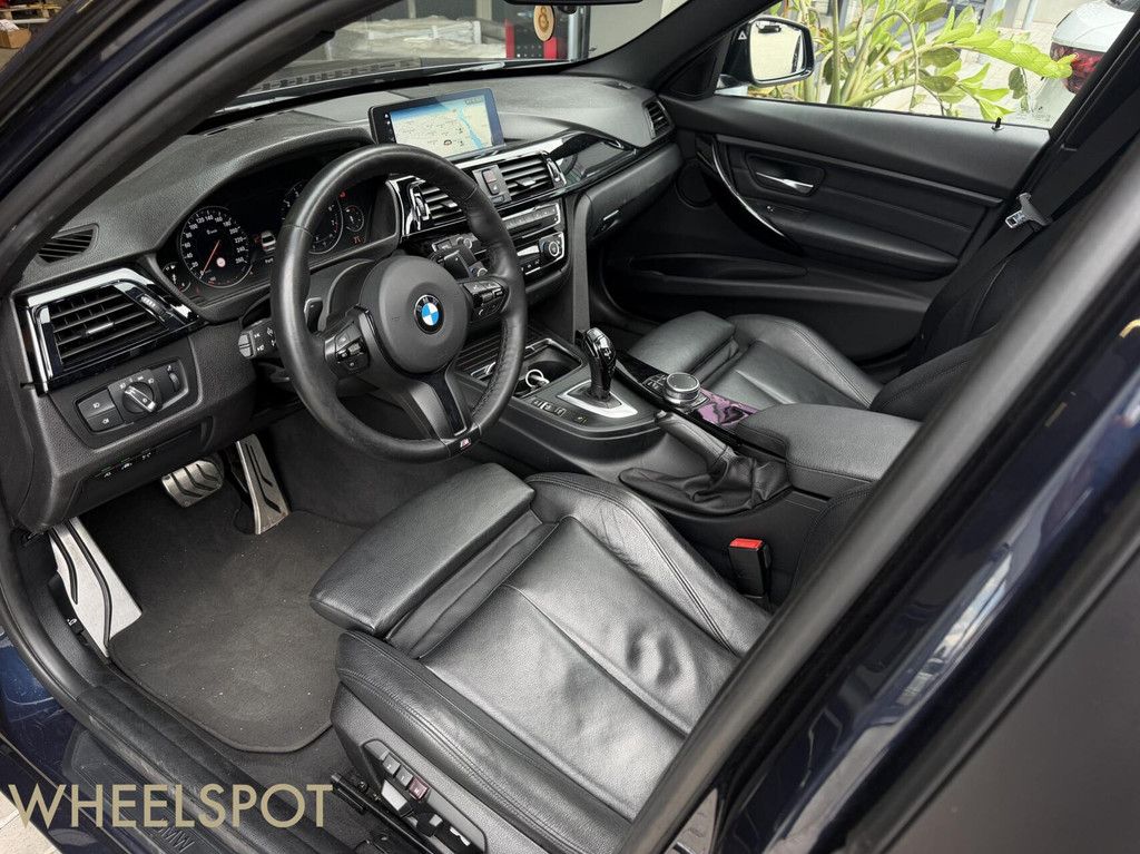 BMW 3-serie 320i High Executive|PANO|Automaat|Camera|Carplay