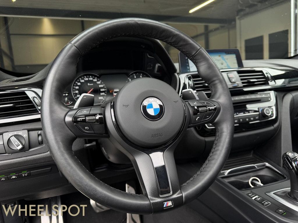 BMW 3-serie 320i High Executive|PANO|Automaat|Camera|Carplay