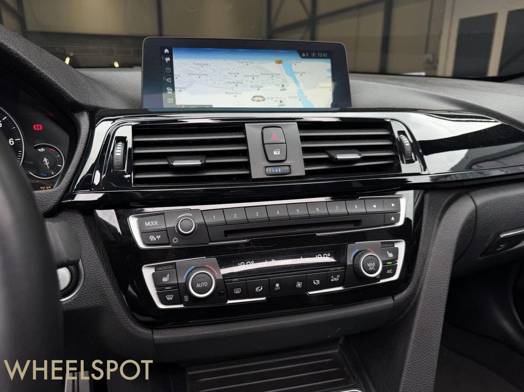 BMW 3-serie 320i High Executive|PANO|Automaat|Camera|Carplay