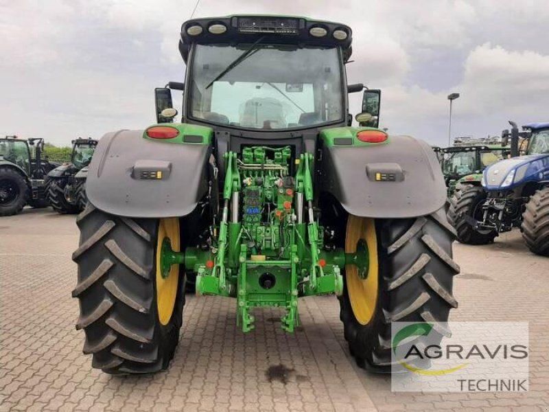 John Deere 6215 R