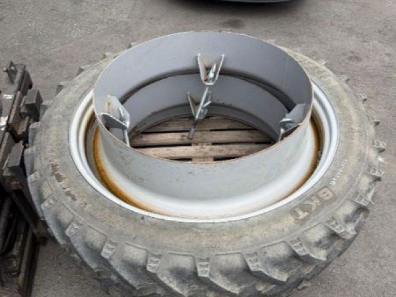 BKT 270/95 R46