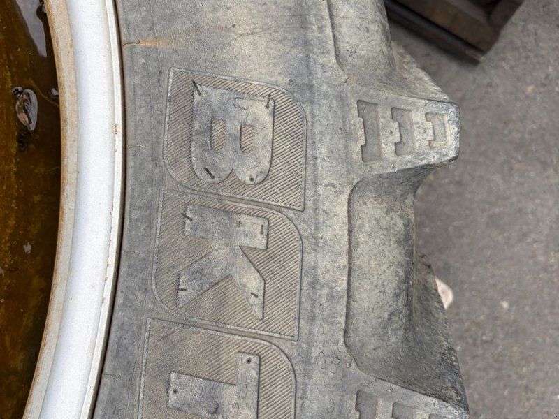 BKT 270/95 R46