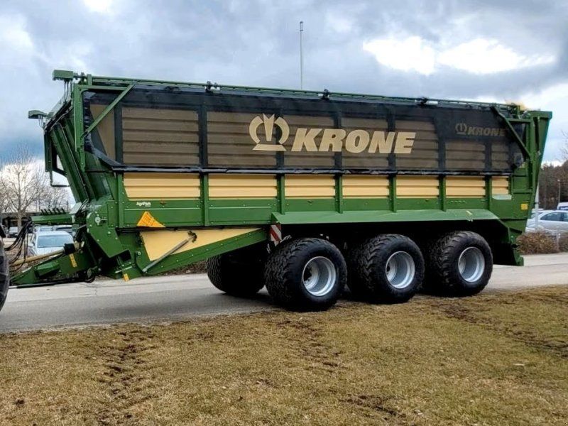 Krone Häckselwagen TX 560, Tridemachse