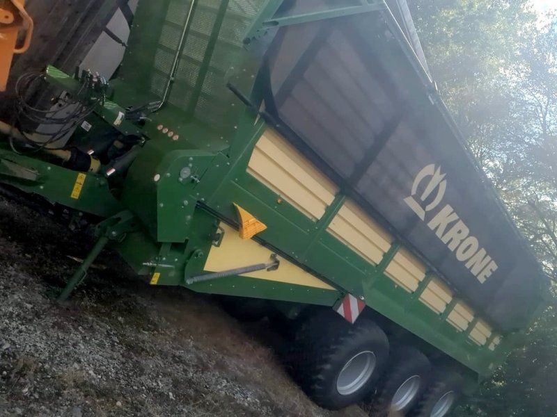 Krone Häckselwagen TX 560, Tridemachse