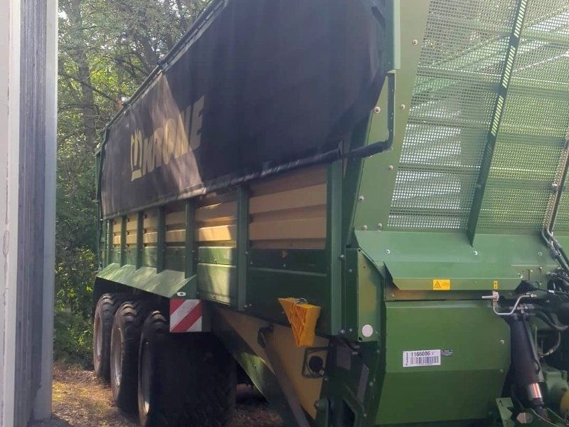 Krone Häckselwagen TX 560, Tridemachse