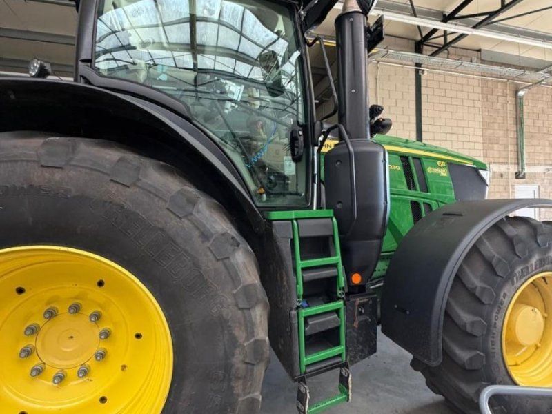 John Deere 6R 230
