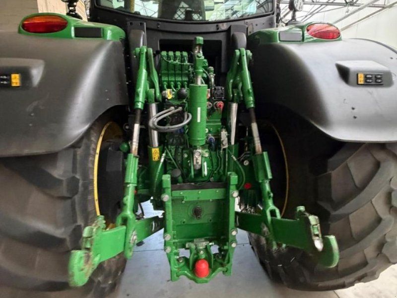 John Deere 6R 230