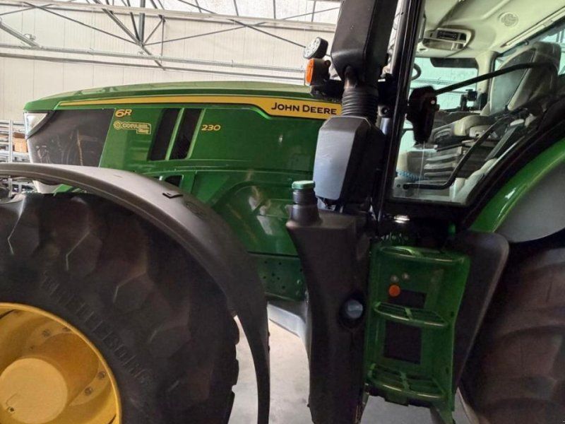John Deere 6R 230