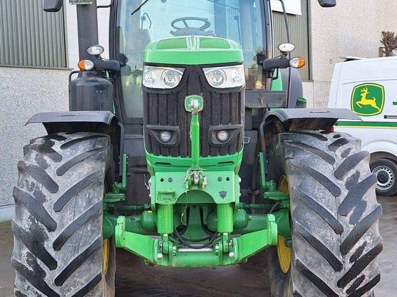 John Deere 6215R