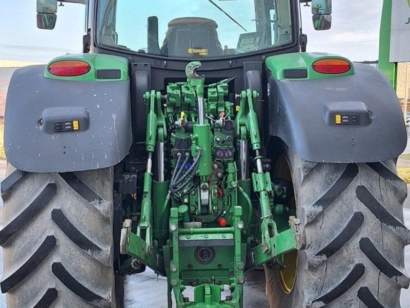 John Deere 6215R