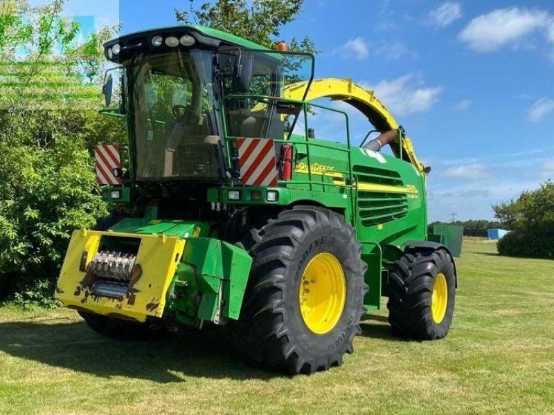John Deere 7500