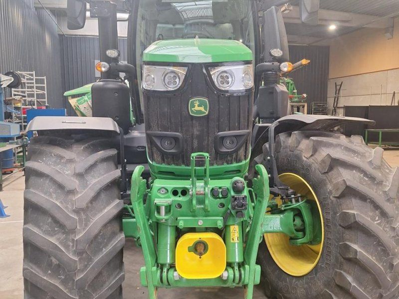 John Deere 6R 230