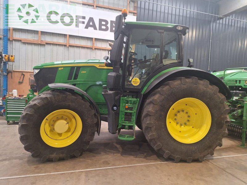 John Deere 6R 230