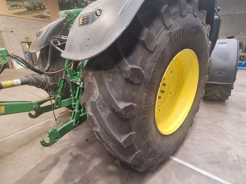 John Deere 6R 230