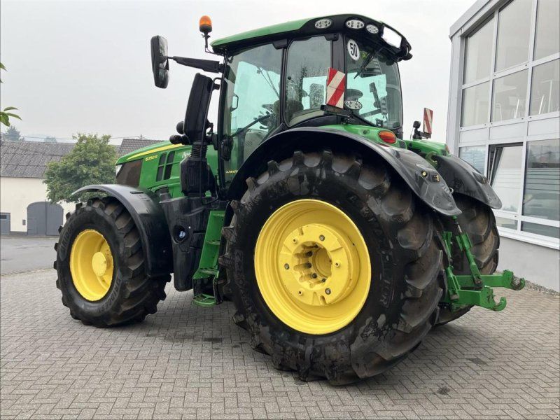 John Deere 6250R