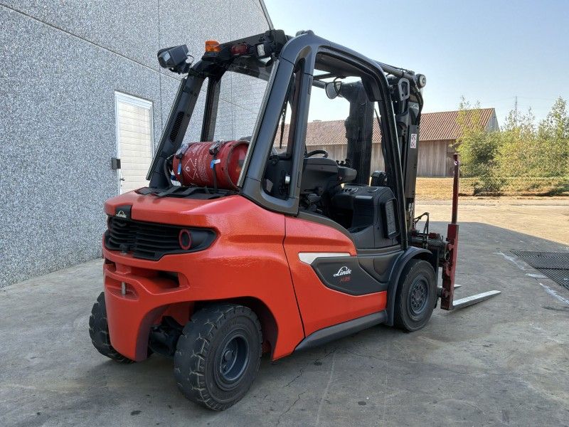 2021 Linde H35T heftruck met dubbele vork