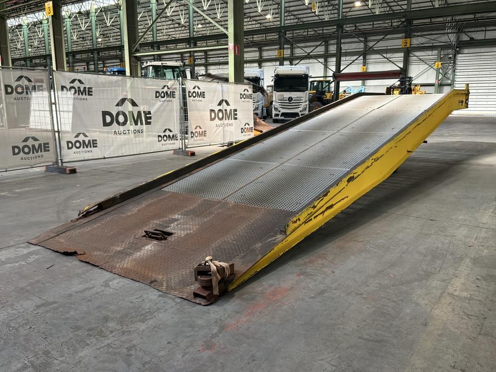 Mobile loading dock
