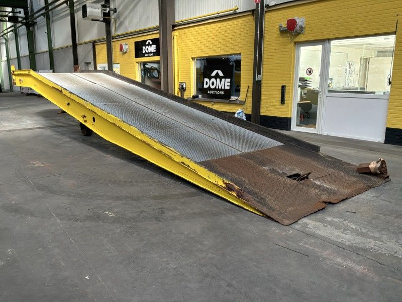 Mobile loading dock