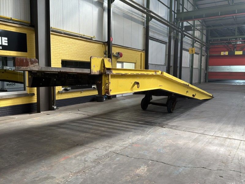 Mobile loading dock