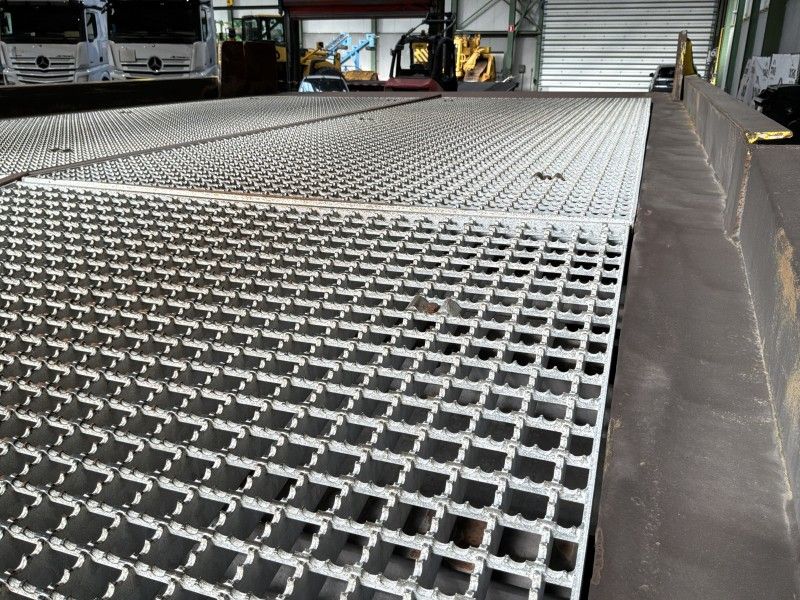 Mobile loading dock