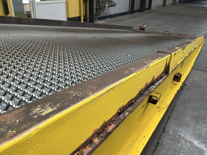 Mobile loading dock