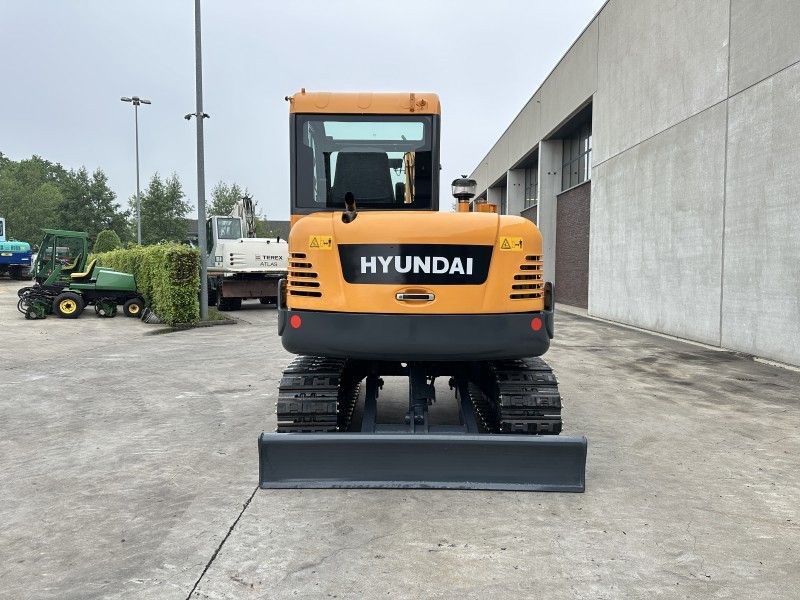 2016 Hyundai R60VS Mid-Size Excavator