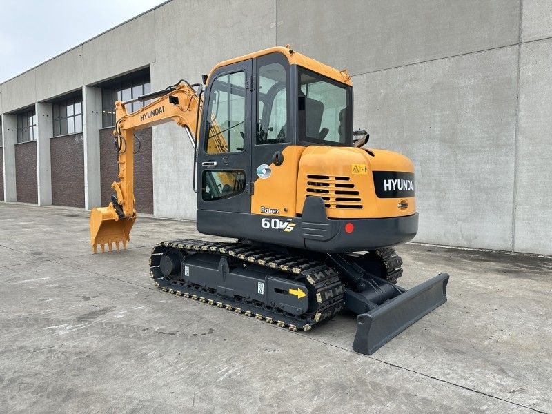 2016 Hyundai R60VS Mid-Size Excavator