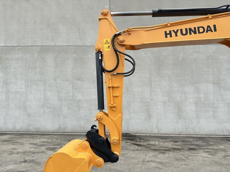 2016 Hyundai R60VS Mid-Size Excavator