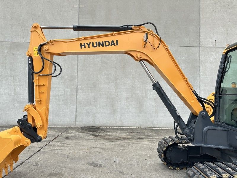 2016 Hyundai R60VS Mid-Size Excavator