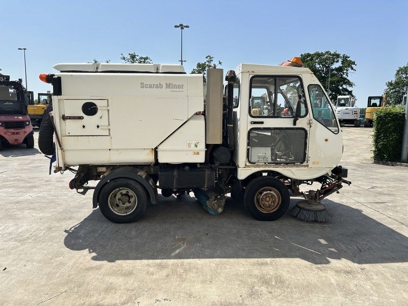 2005 Scarab Sweeper Truck
