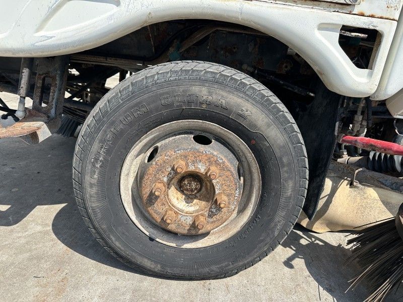 2005 Scarab Sweeper Truck
