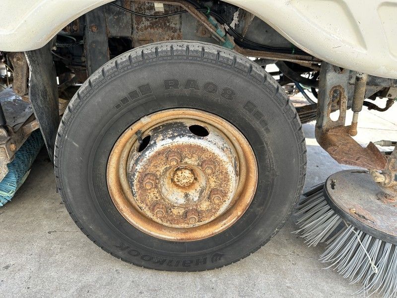 2005 Scarab Sweeper Truck