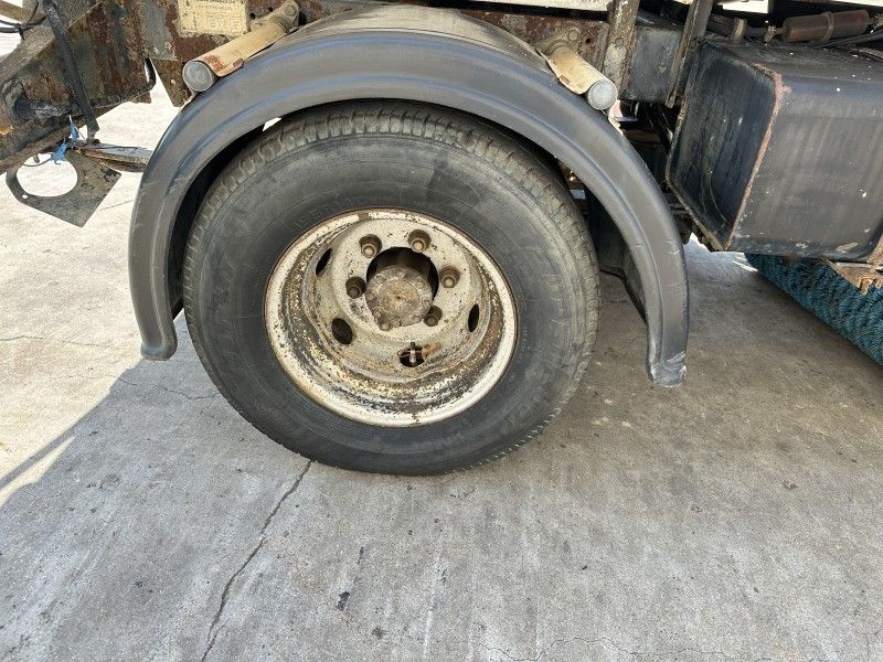 2005 Scarab Sweeper Truck