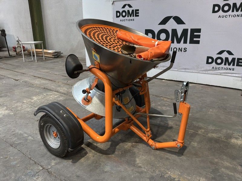 2019 Gamberini CL300 Tow-Behind Fertilizer Spreader / Salt Spreader